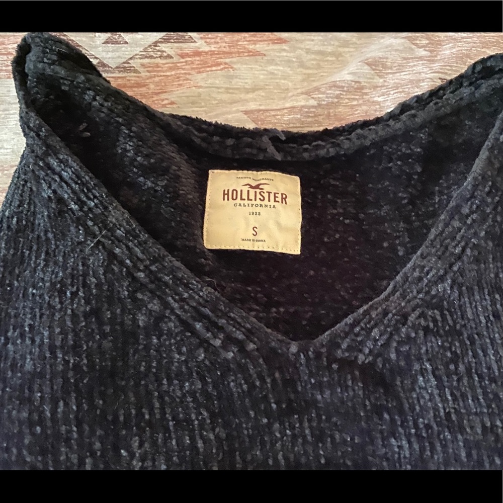 NWOT Hollister Extra Soft Black Crop Sweater